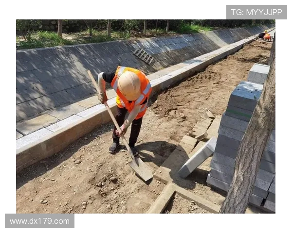 挖掘机铁路路基沉降注浆配合